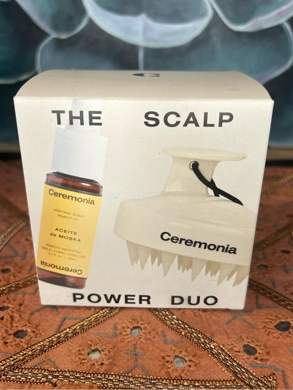 Ceremonia Aceite de Moska Hair Oil & Scalp Massager Set